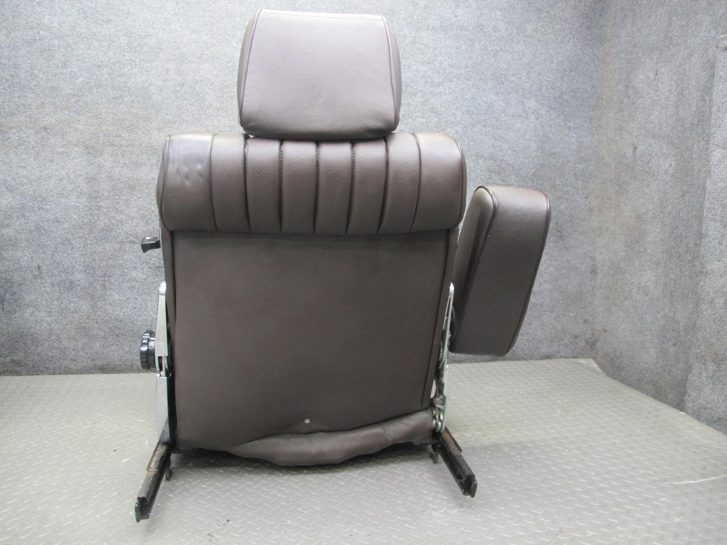 73-85 Mercedes R107 Set of 2 Front Left & Right Leather Seat Brown Brasil OEM