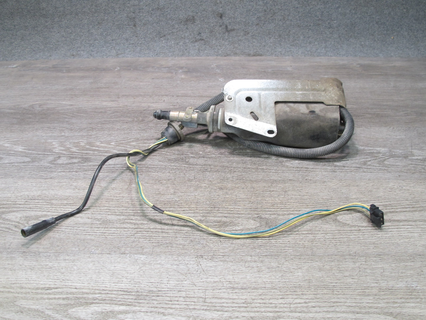 90-92 Chevrolet Corvette C4 Power Antenna w Bracket Mount 10098488 OEM