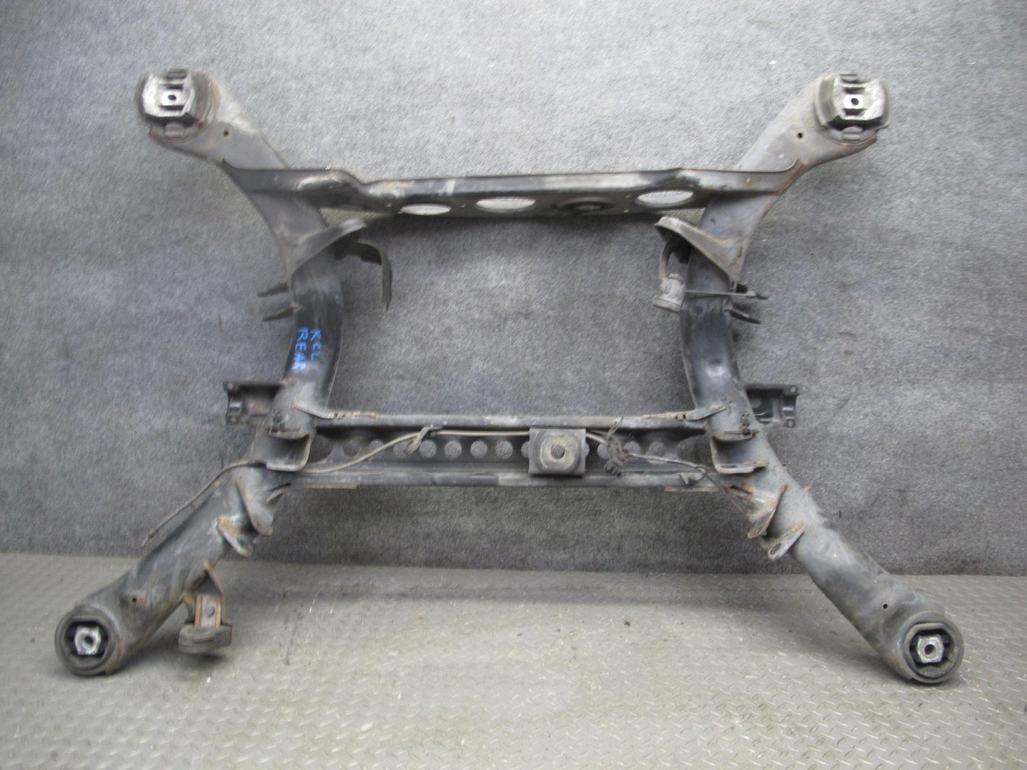 96-99 Mercedes W140 C140 CL Coupe Rear Sub Frame Crossmember Carrier Cradle OEM