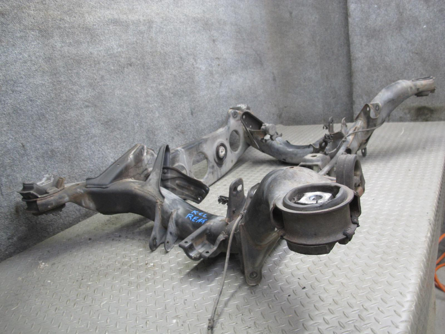 96-99 Mercedes W140 C140 CL Coupe Rear Sub Frame Crossmember Carrier Cradle OEM