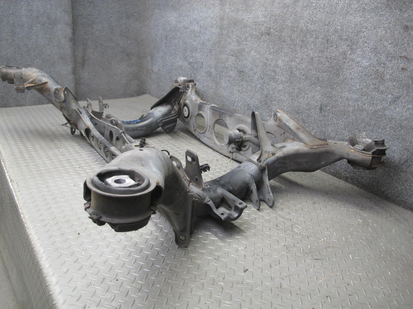 96-99 Mercedes W140 C140 CL Coupe Rear Sub Frame Crossmember Carrier Cradle OEM