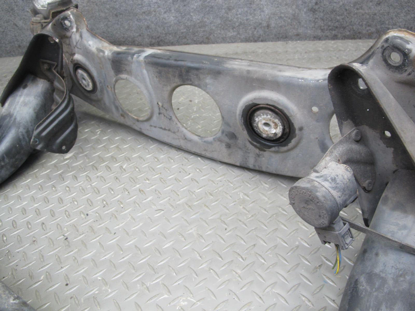 96-99 Mercedes W140 C140 CL Coupe Rear Sub Frame Crossmember Carrier Cradle OEM