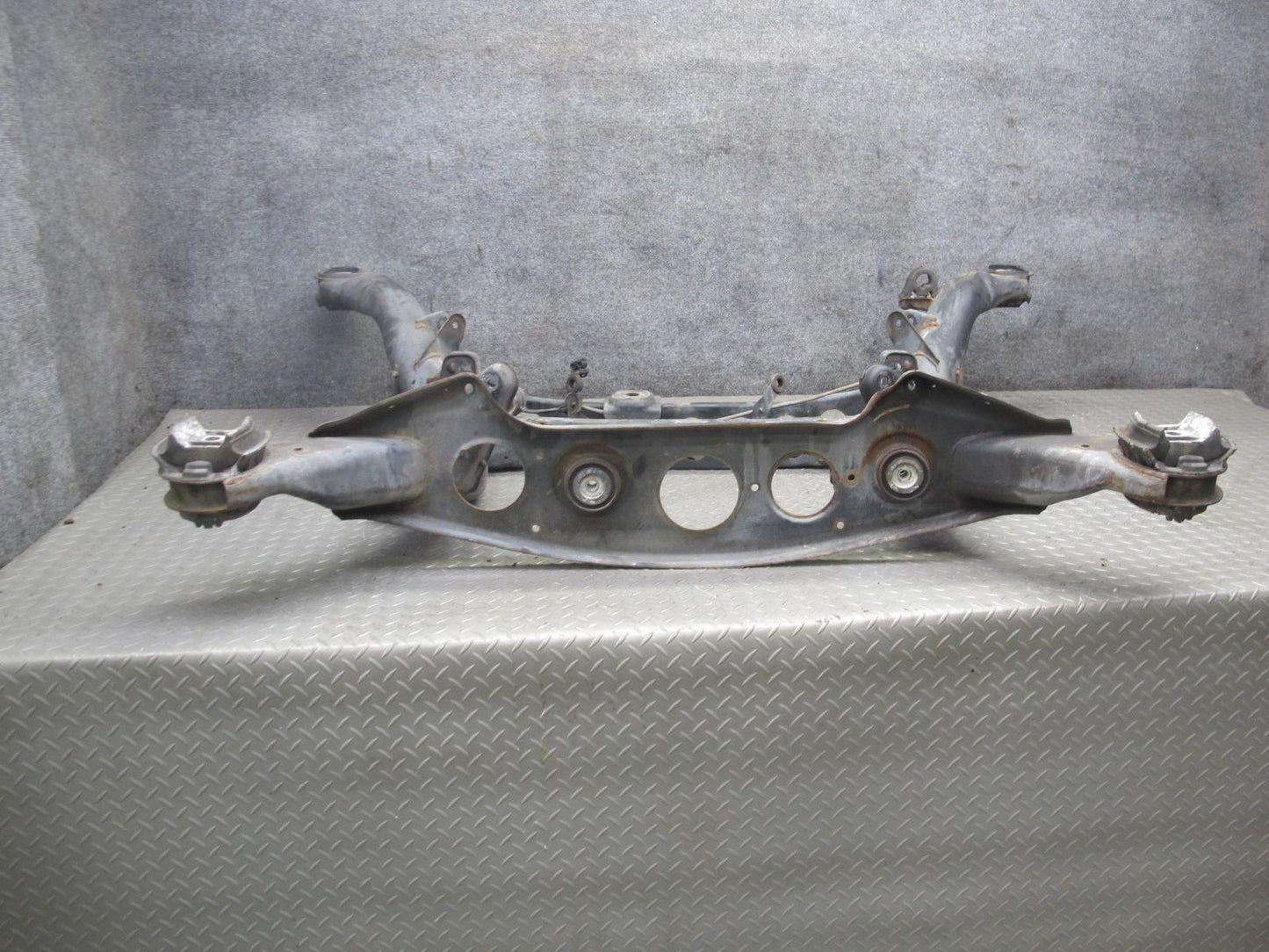 96-99 Mercedes W140 C140 CL Coupe Rear Sub Frame Crossmember Carrier Cradle OEM