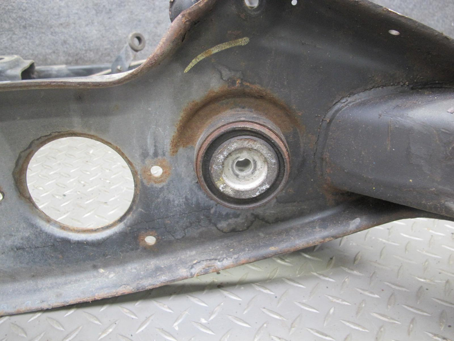 96-99 Mercedes W140 C140 CL Coupe Rear Sub Frame Crossmember Carrier Cradle OEM