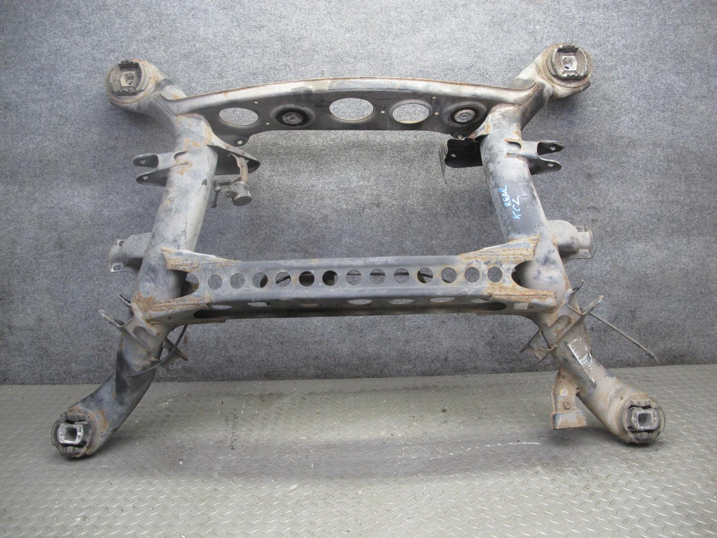 96-99 Mercedes W140 C140 CL Coupe Rear Sub Frame Crossmember Carrier Cradle OEM