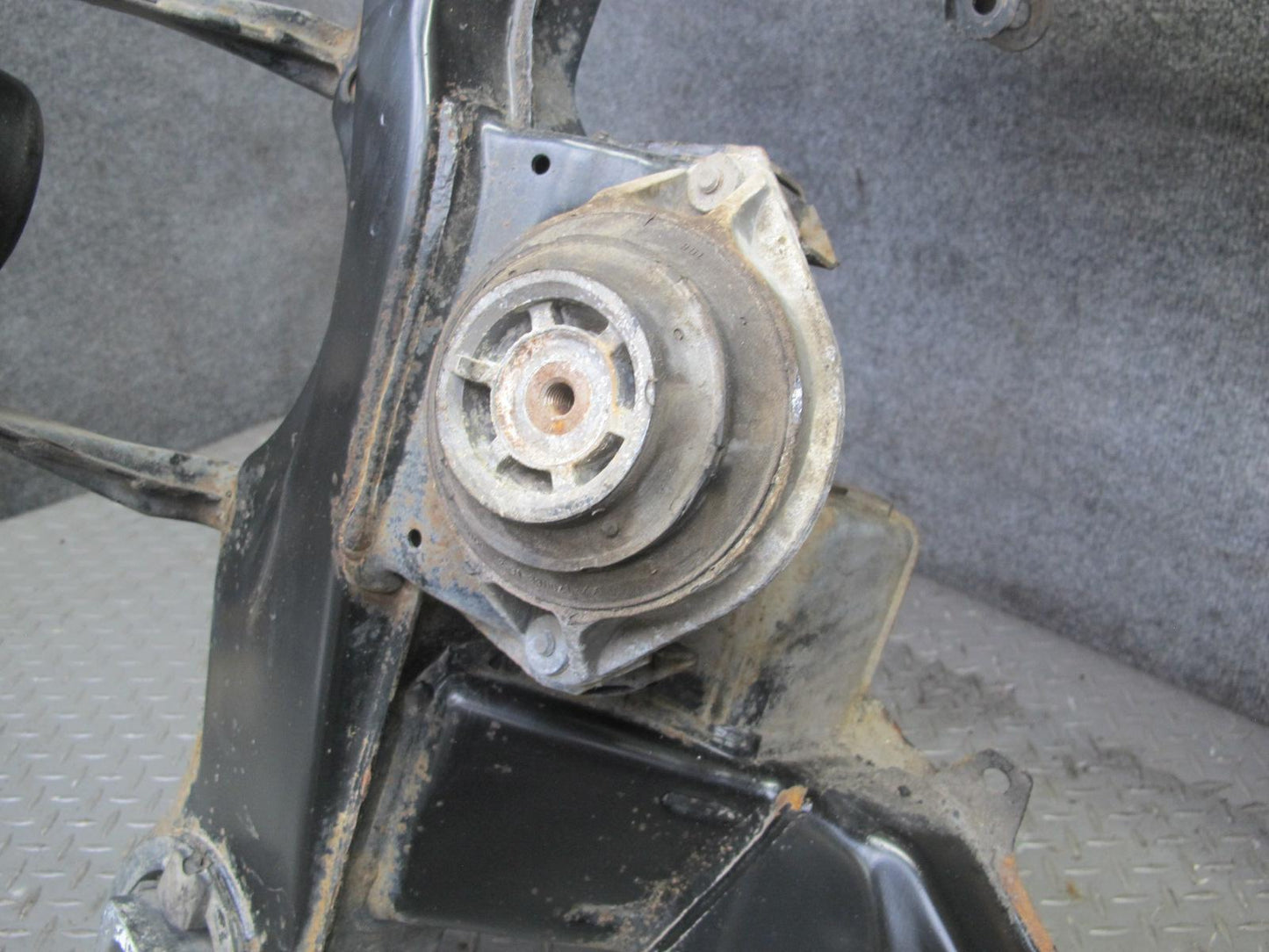 96-99 Mercedes W140 C140 CL Coupe Front Sub Frame Crossmember Carrier Cradle OEM