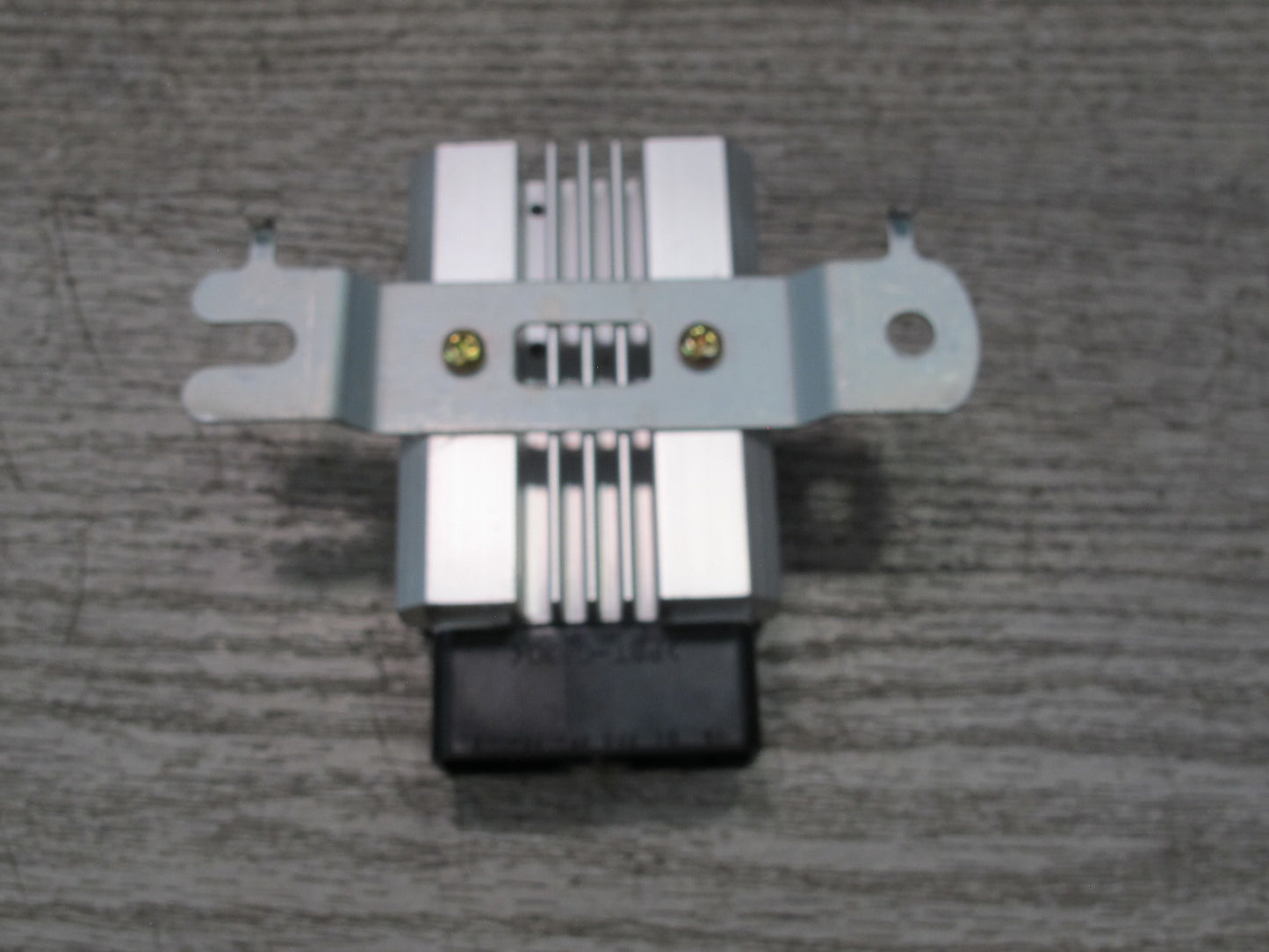 1998-2002 Lexus J100 LX470 Fuel Pump Driver Control Module 89570-60140