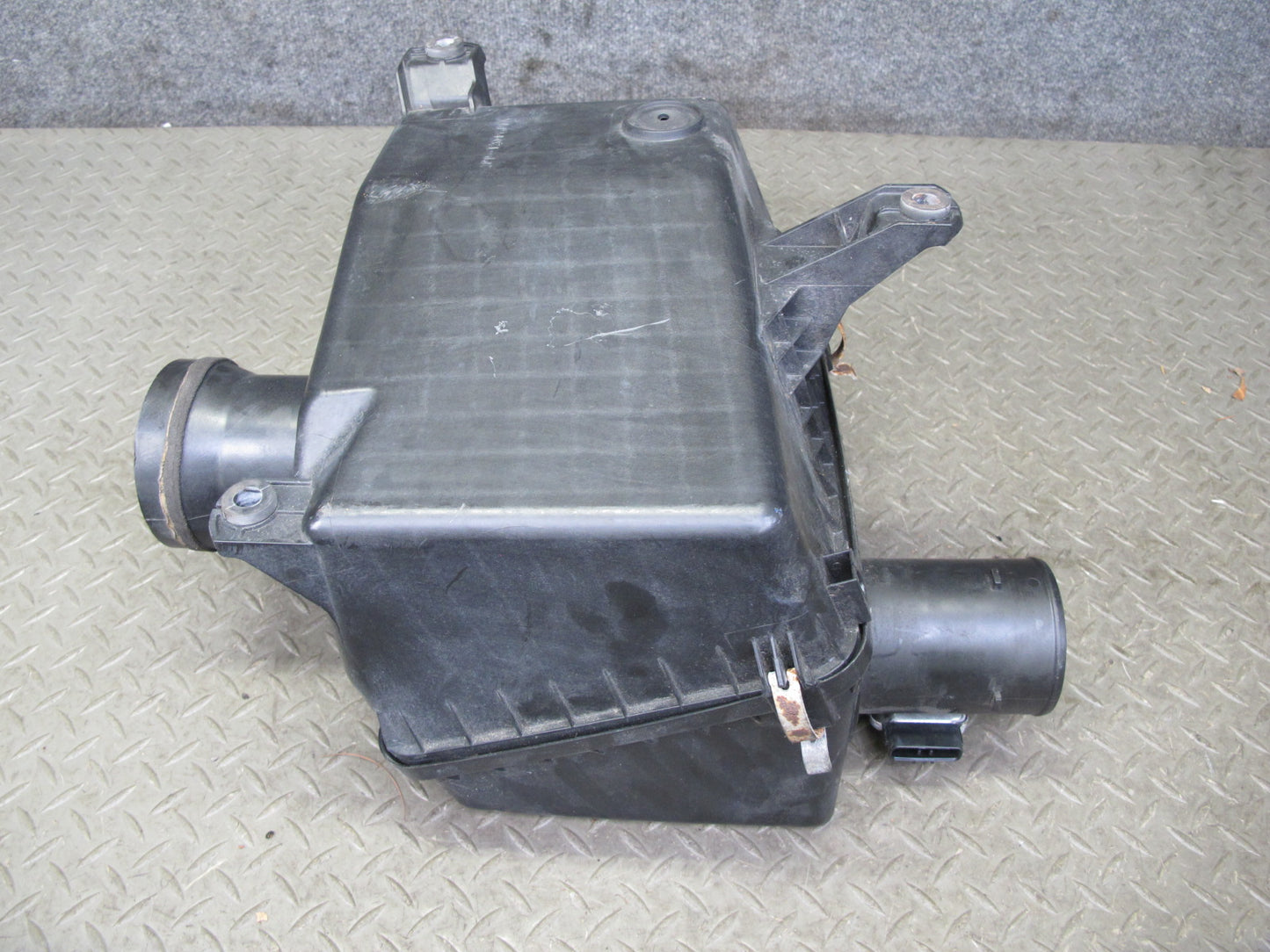 1998-2006 Lexus J100L LX470 Engine Air Intake Cleaner Filter Box Housing
