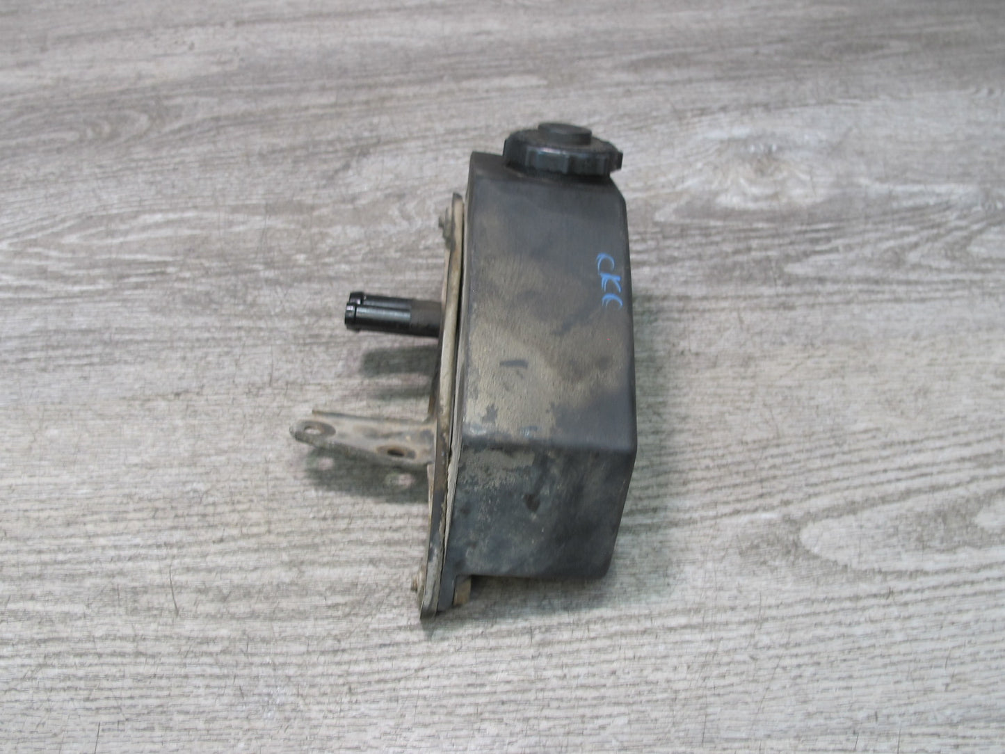90-91 Chevrolet Corvette C4 Power Steering Fluid Reservoir Tank w Bracket OEM
