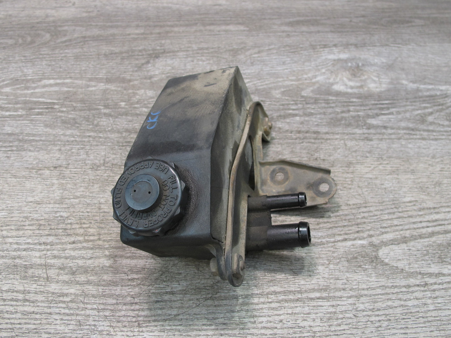90-91 Chevrolet Corvette C4 Power Steering Fluid Reservoir Tank w Bracket OEM