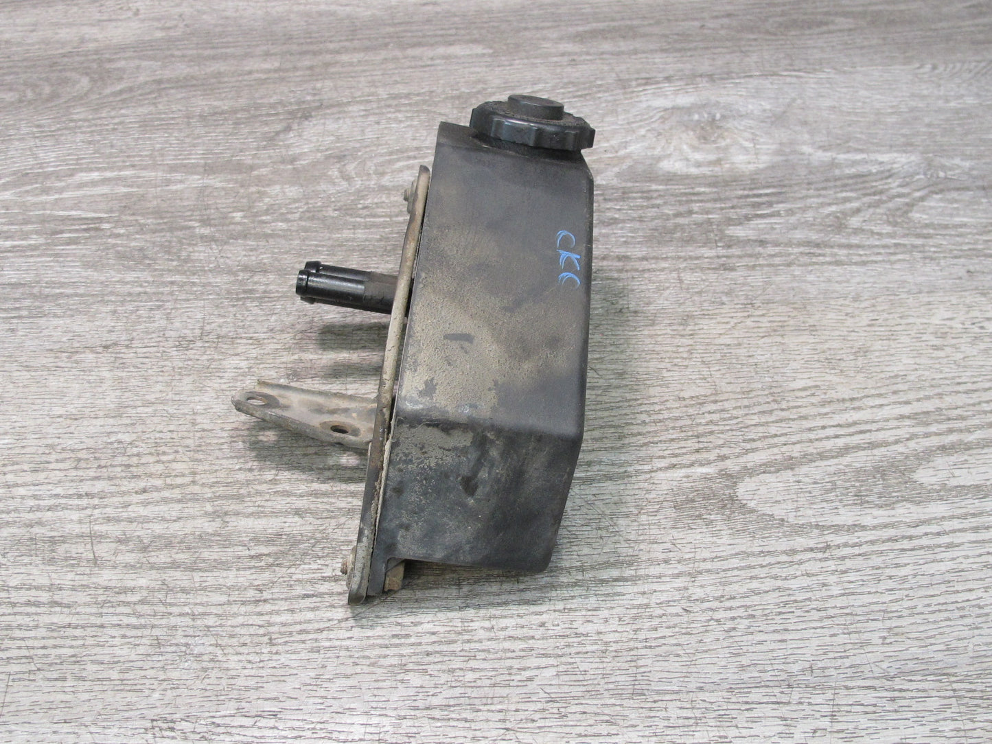 90-91 Chevrolet Corvette C4 Power Steering Fluid Reservoir Tank w Bracket OEM