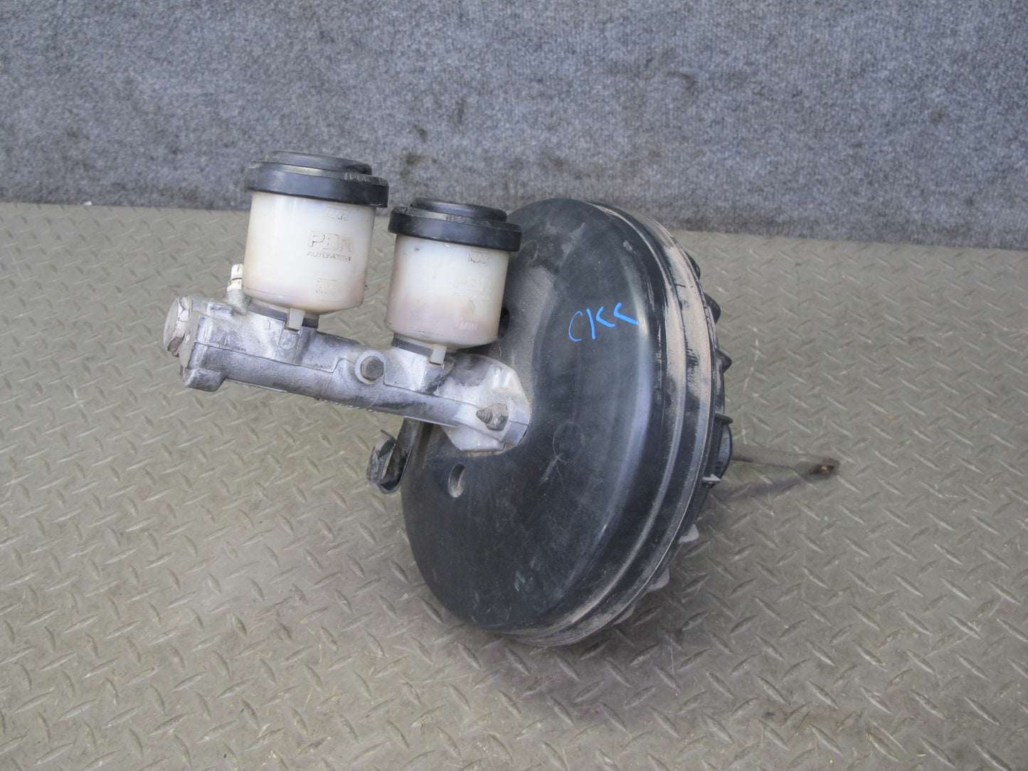 1991 Chevrolet Corvette C4 A/T Brake Master Cylinder Booster Fluid Reservoir OEM