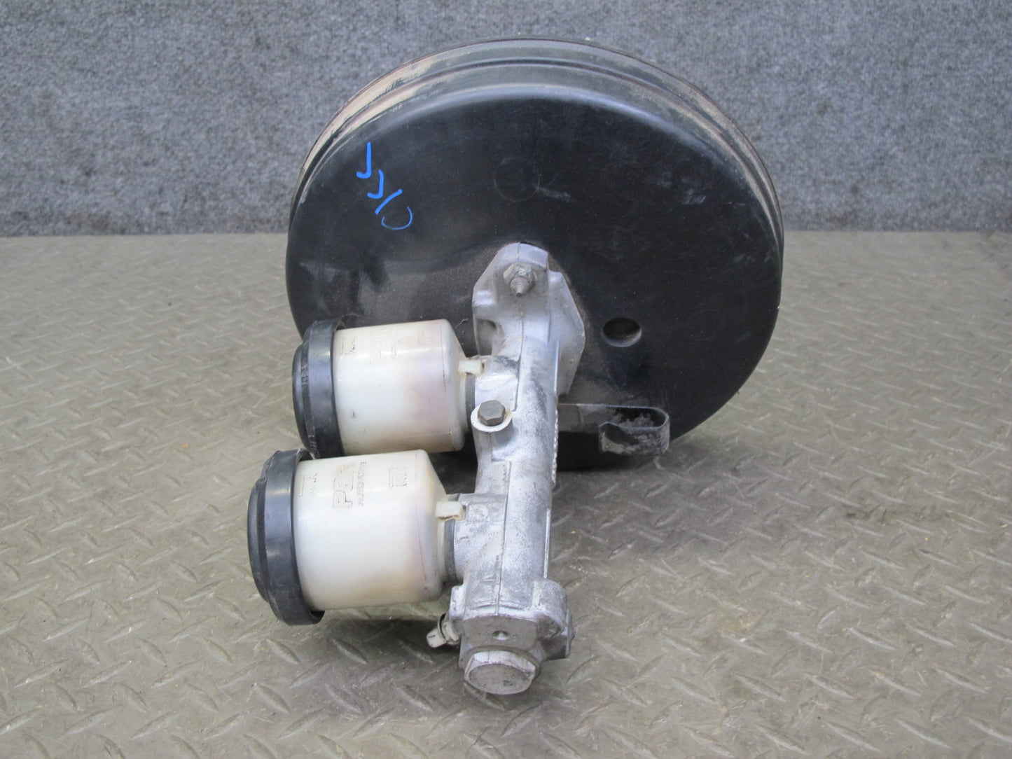 1991 Chevrolet Corvette C4 A/T Brake Master Cylinder Booster Fluid Reservoir OEM