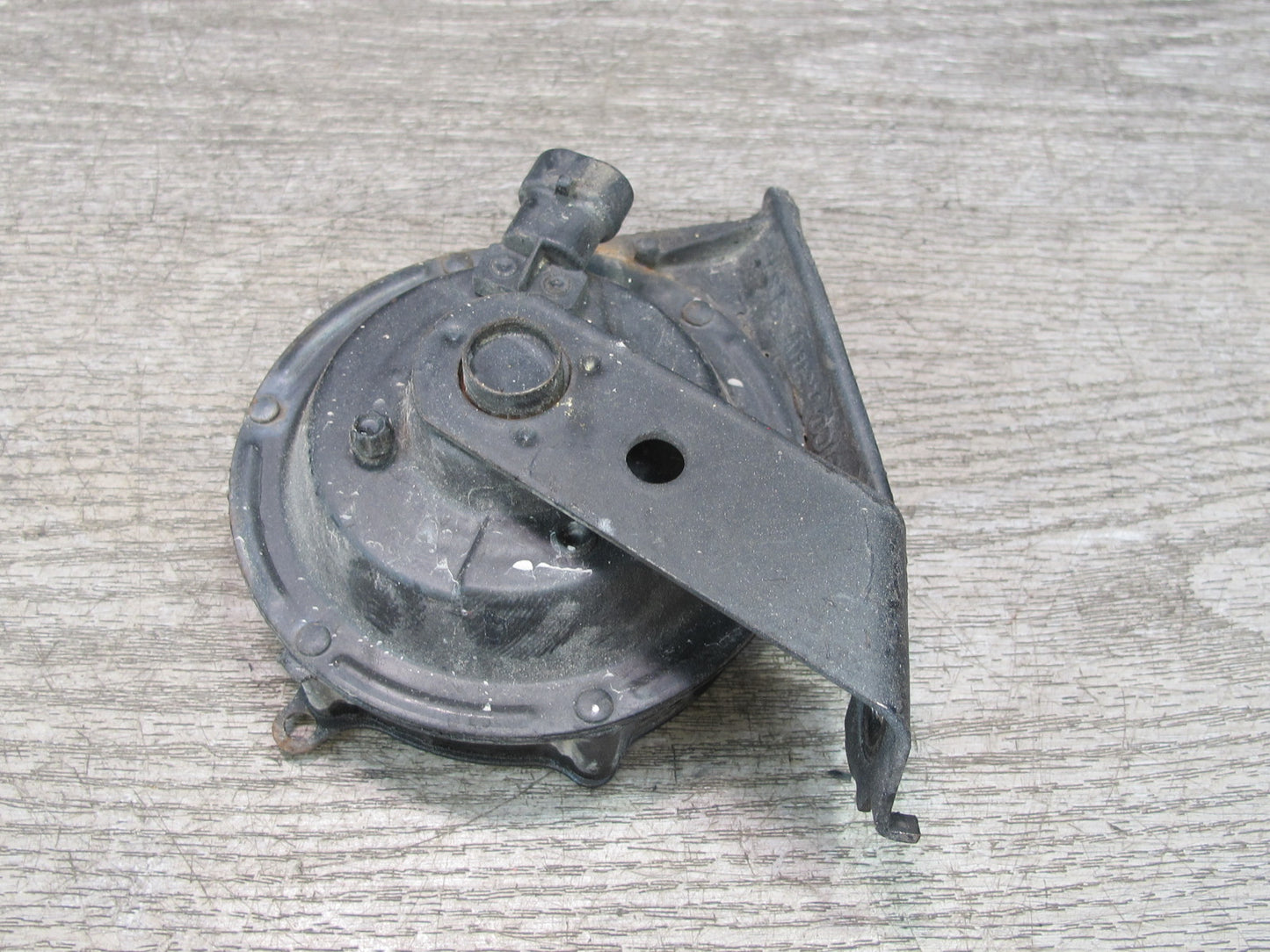 84-96 Chevrolet Corvette C4 Set of 2 High & Low Tone Note Pitch Horn Signal OEM