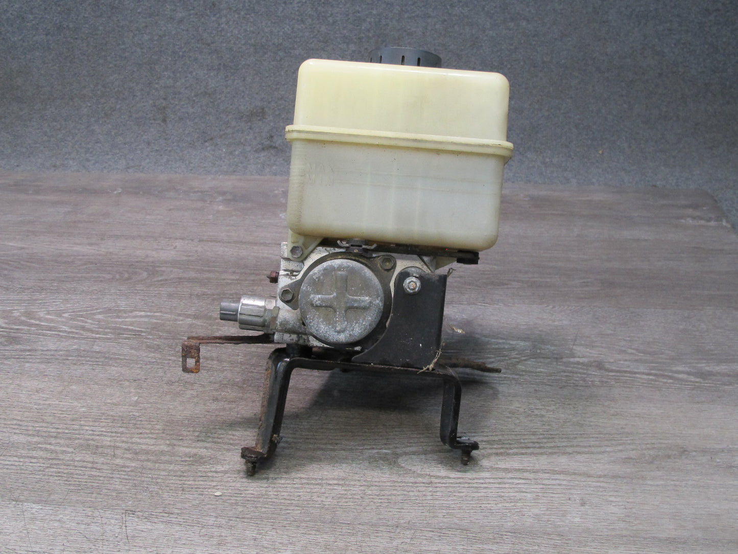 1998-2002 Lexus UZJ100L LX470 Air Ride Suspension Height Pump Motor W/ Reservoir