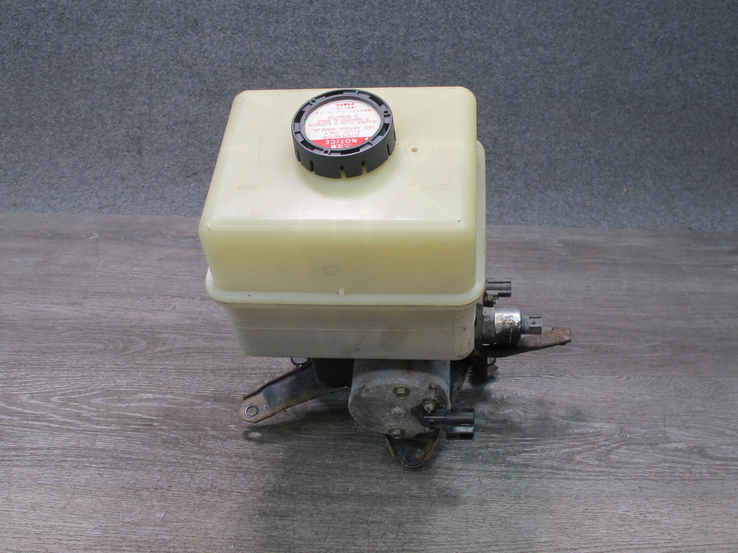 1998-2002 Lexus UZJ100L LX470 Air Ride Suspension Height Pump Motor W/ Reservoir