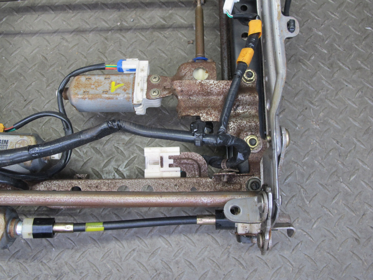 1998-2002 Lexus LX470 Front Right Pass Side Lower Seat Track Frame W/ Motor