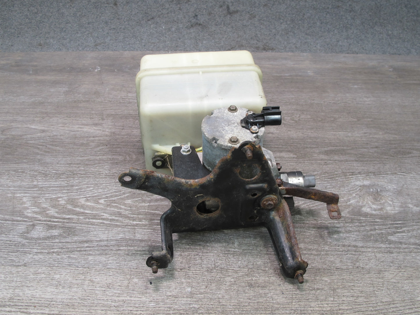 1998-2002 Lexus UZJ100L LX470 Air Ride Suspension Height Pump Motor W/ Reservoir