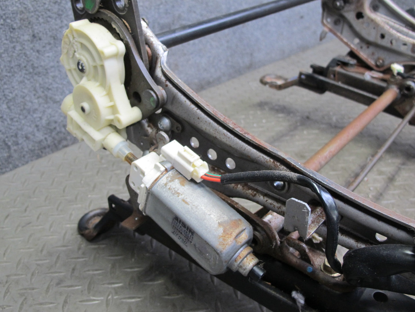 1998-2002 Lexus LX470 Front Right Pass Side Lower Seat Track Frame W/ Motor
