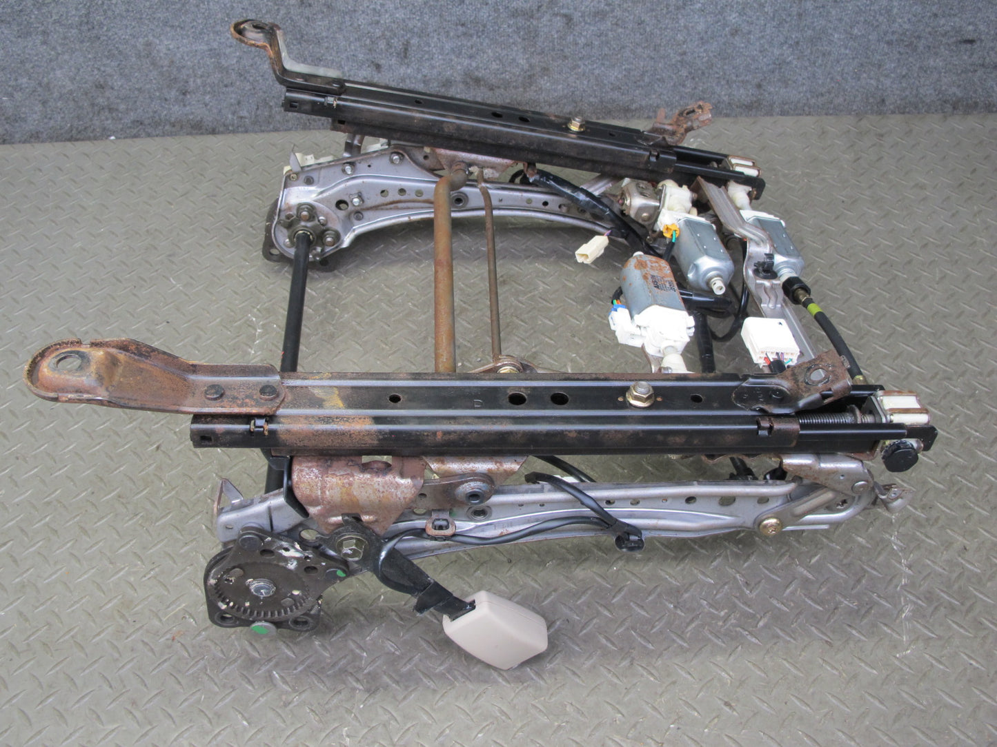 1998-2002 Lexus LX470 Front Right Pass Side Lower Seat Track Frame W/ Motor