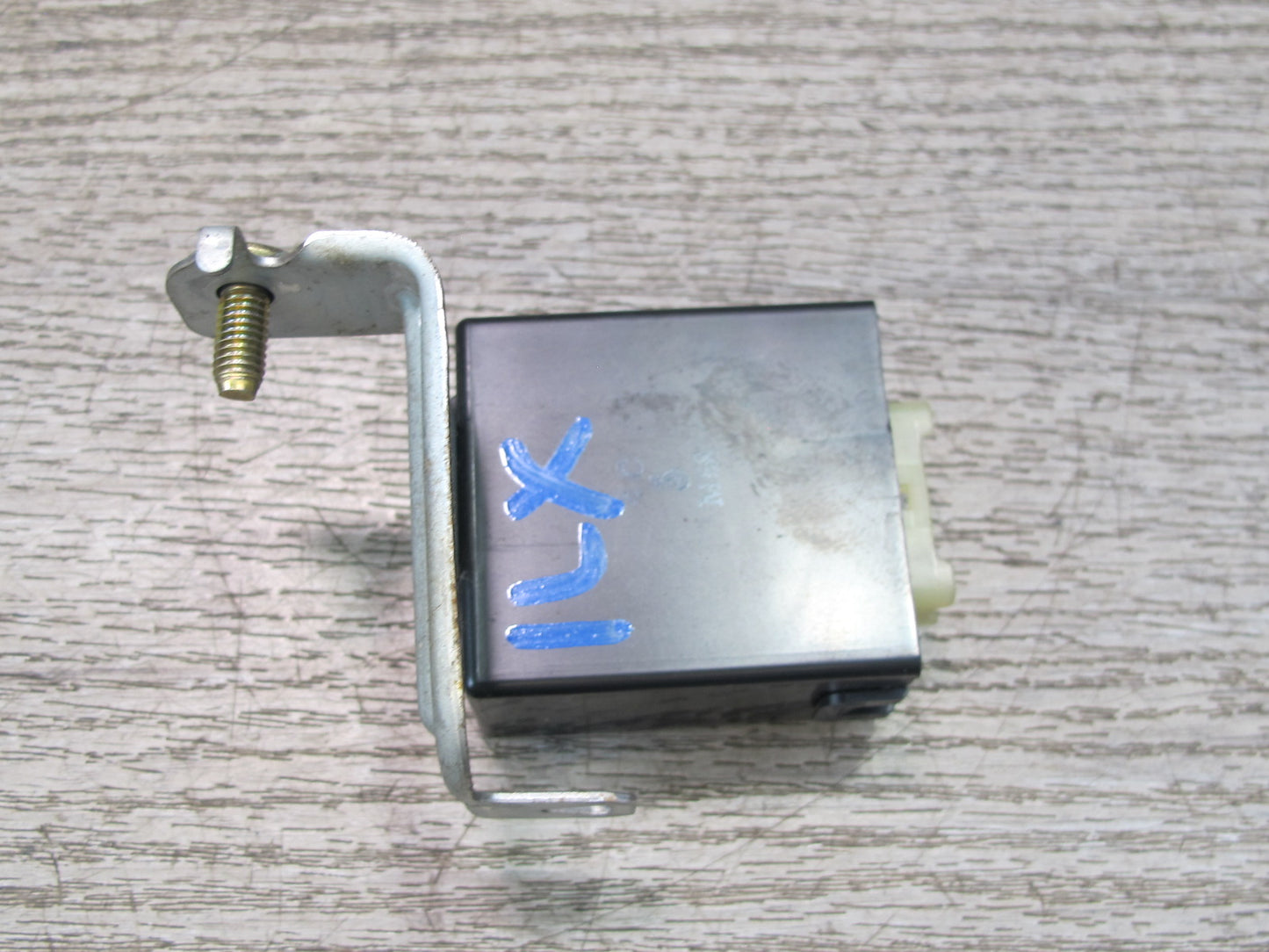 1998-2007 Lexus J100 LX470 Transmission Relay Control Module 89531-60050