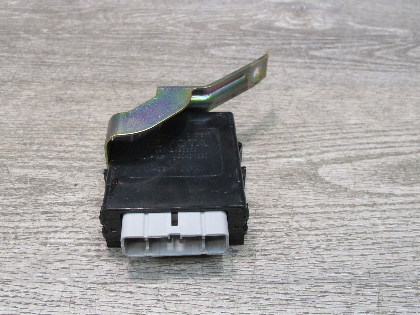 1998-2002 Lexus J100 LX470 Daytime Running Light Control Unit Module 82642-30020