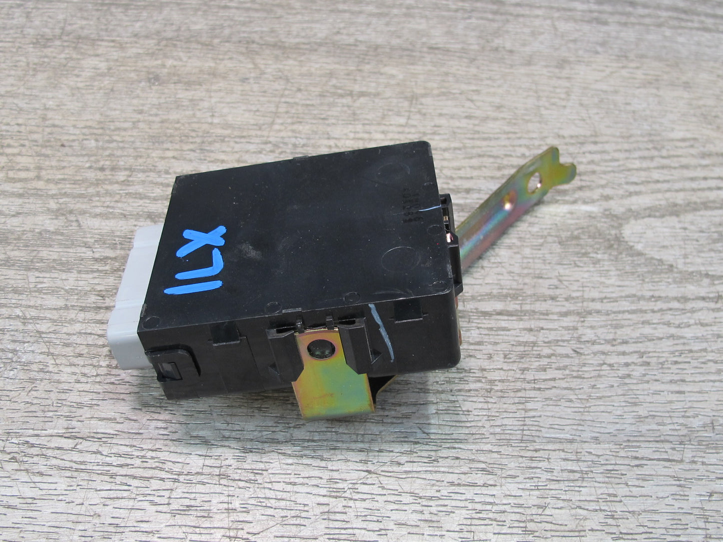 1998-2002 Lexus J100 LX470 Daytime Running Light Control Unit Module 82642-30020
