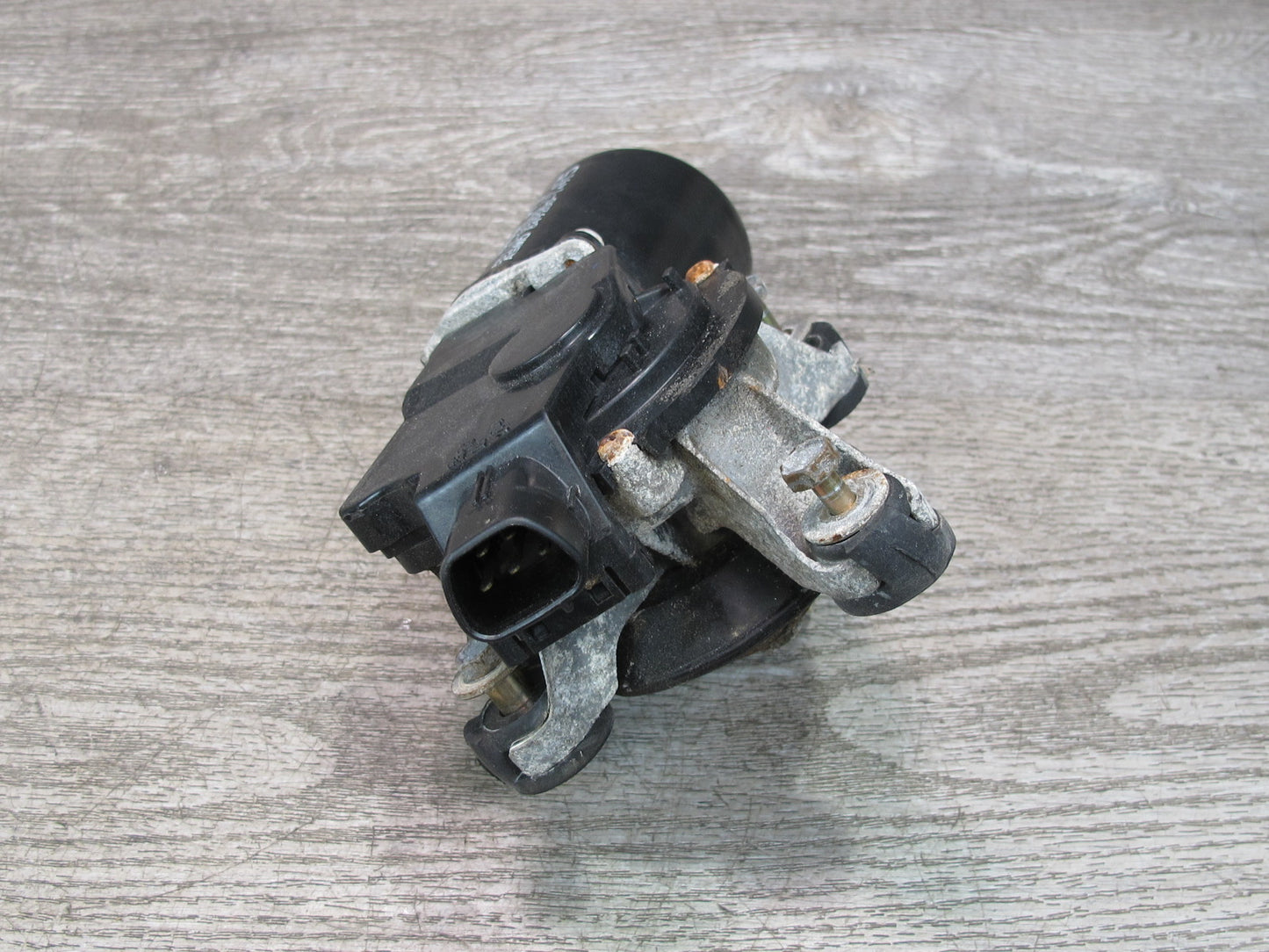 1998-2007 Lexus J100 LX470 Front Windshield Wiper Transmission Motor 85110-60300