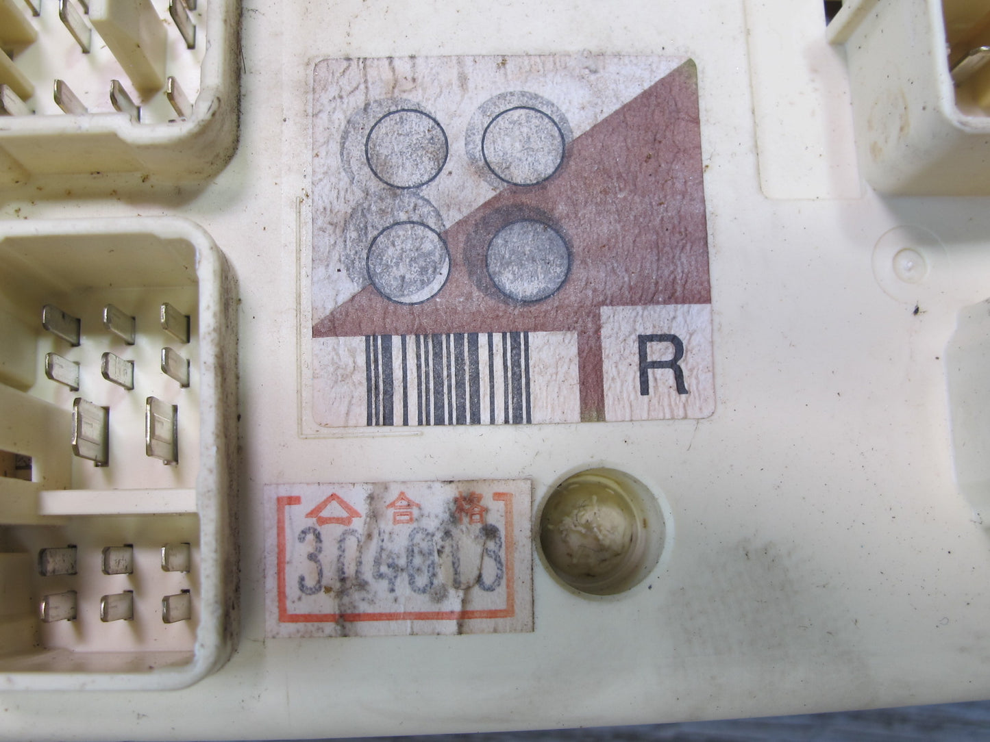 1998-2002 Lexus J100 LX470 Dash Front Left Junction Cabin Fuse Relay Box