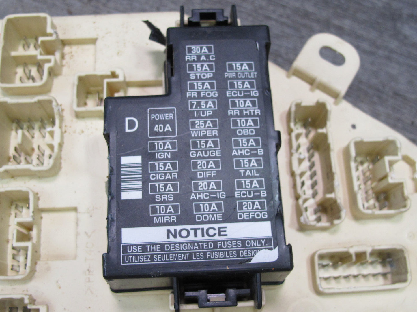 1998-2002 Lexus J100 LX470 Dash Front Left Junction Cabin Fuse Relay Box