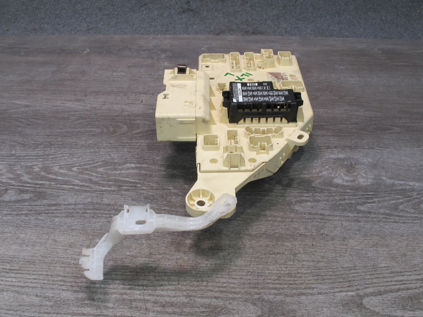 1998-2002 Lexus J100 LX470 Dash Front Left Junction Cabin Fuse Relay Box