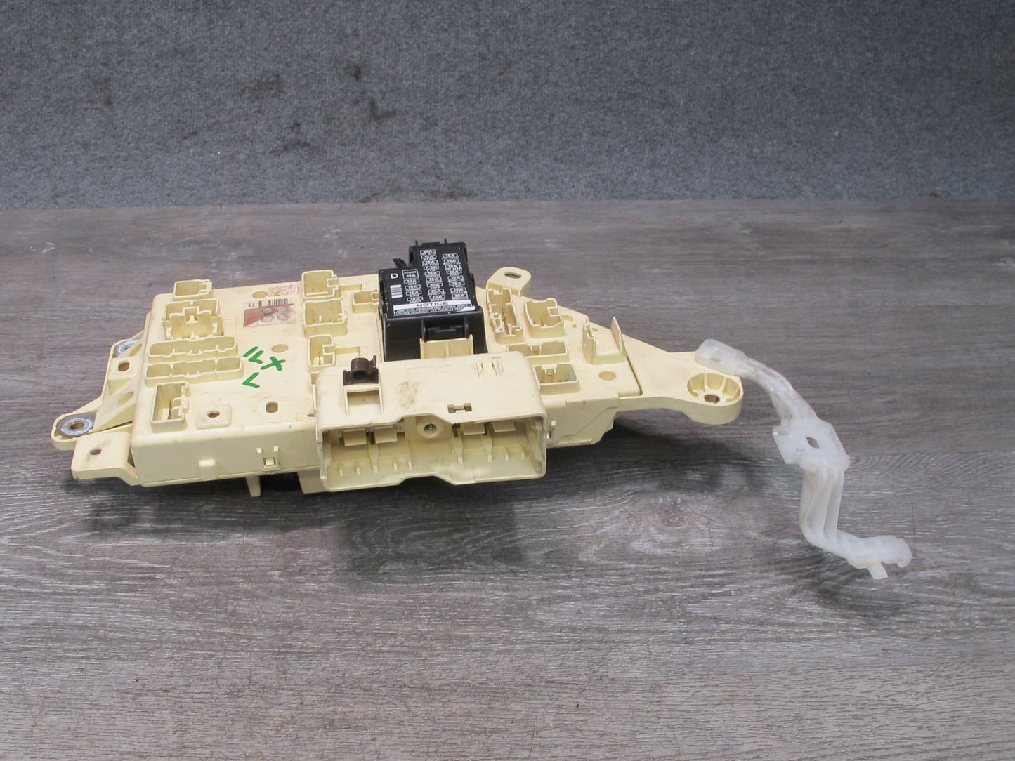 1998-2002 Lexus J100 LX470 Dash Front Left Junction Cabin Fuse Relay Box