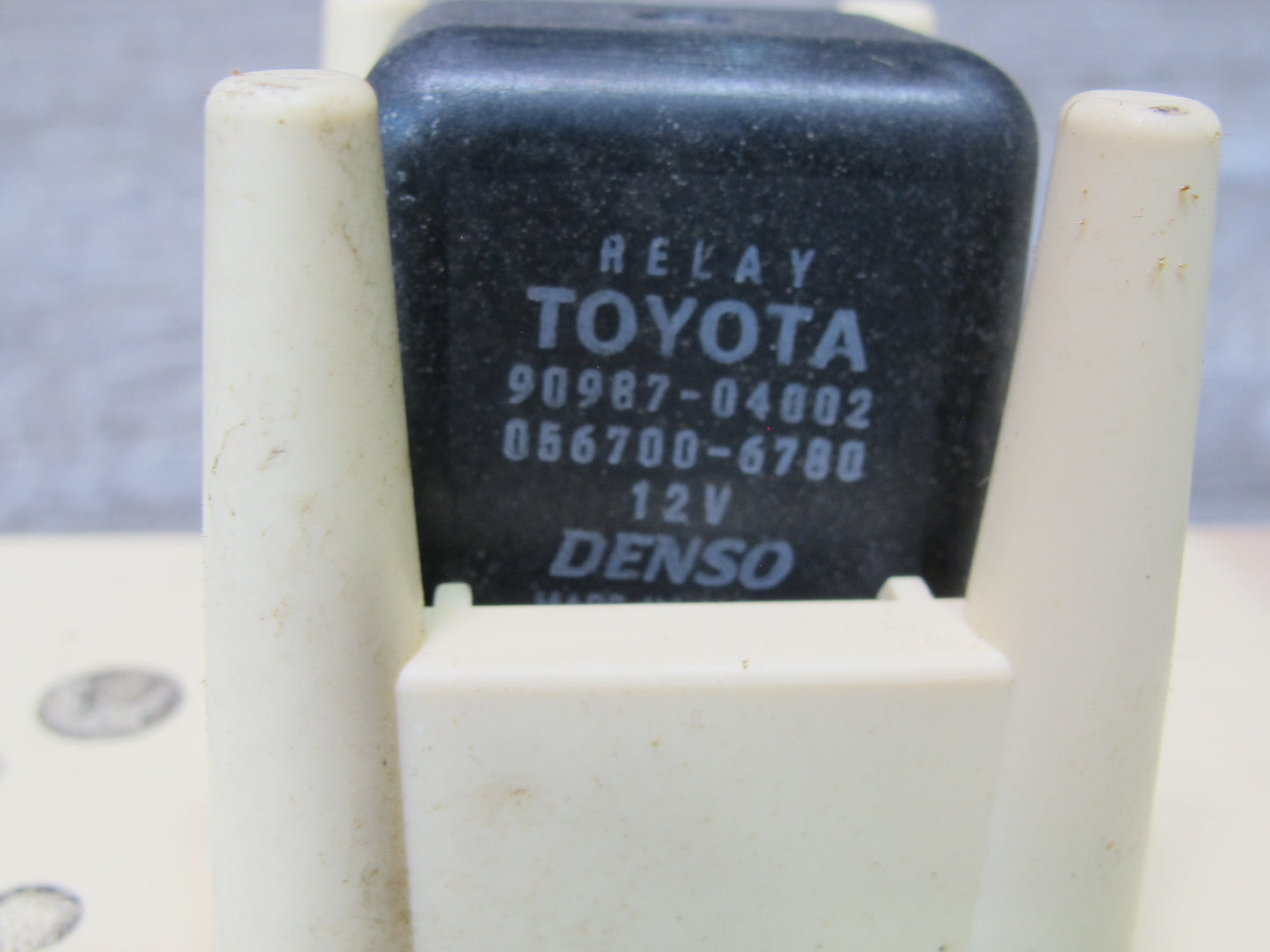 1998-2002 Lexus J100 LX470 Dash Front Right Junction Cabin Fuse Relay Box