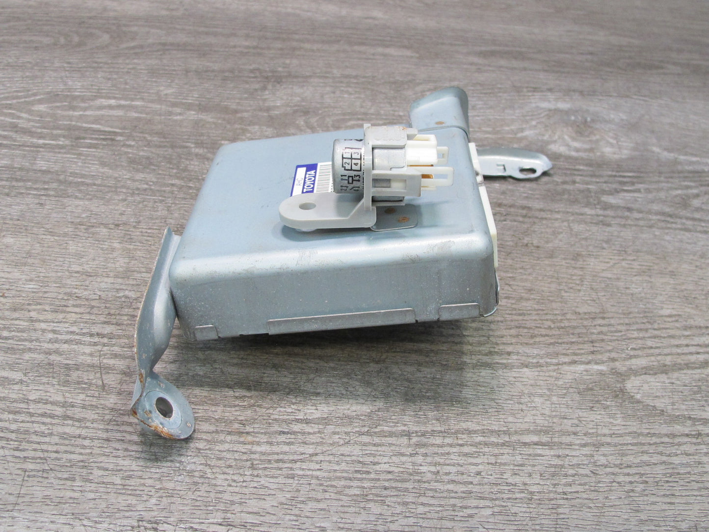 1998-2002 Lexus J100 LX470 Suspension Control Computer Module 89290-60021