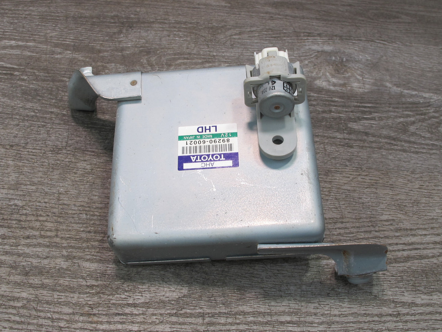 1998-2002 Lexus J100 LX470 Suspension Control Computer Module 89290-60021