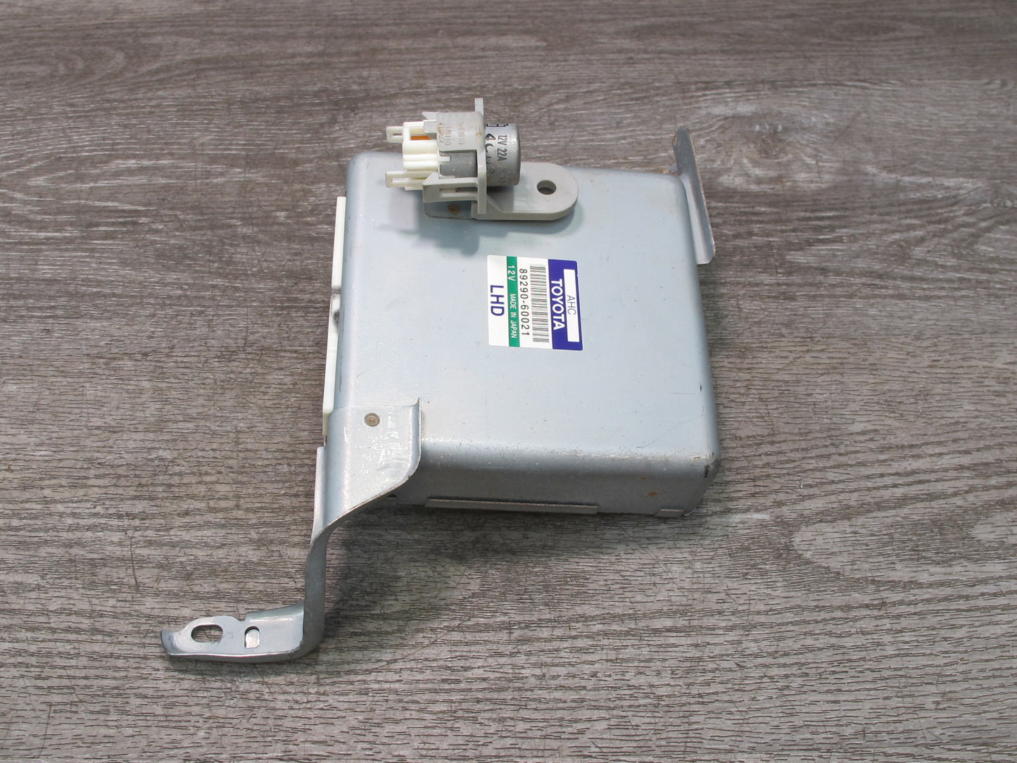 1998-2002 Lexus J100 LX470 Suspension Control Computer Module 89290-60021
