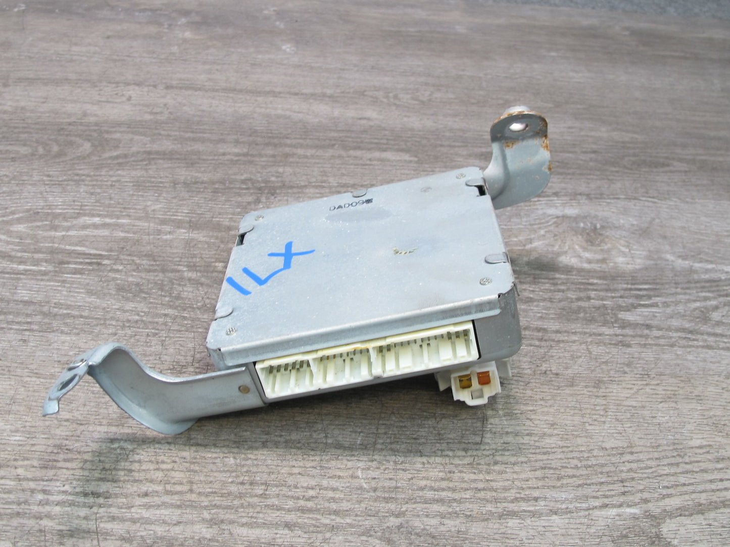 1998-2002 Lexus J100 LX470 Suspension Control Computer Module 89290-60021