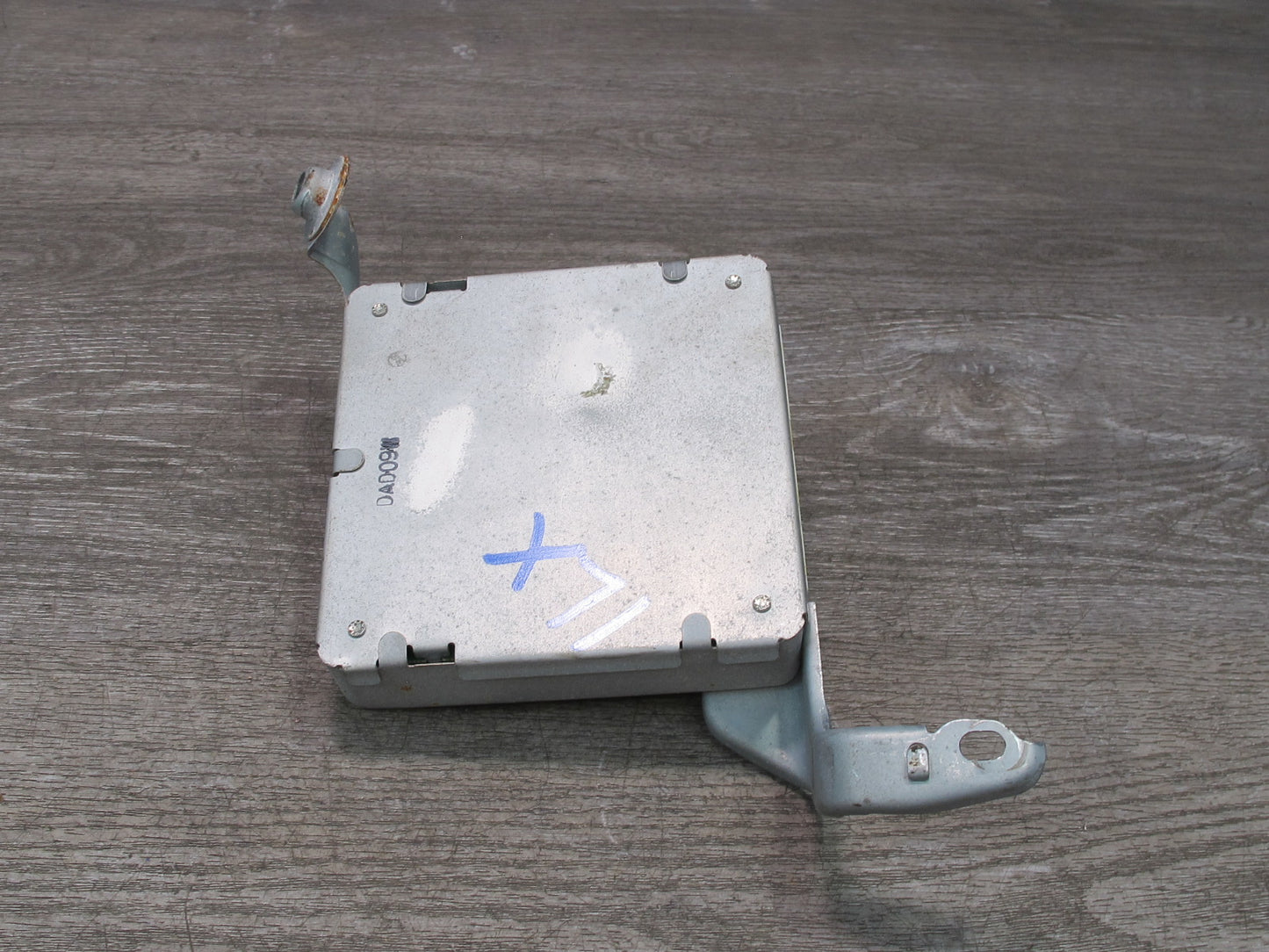 1998-2002 Lexus J100 LX470 Suspension Control Computer Module 89290-60021