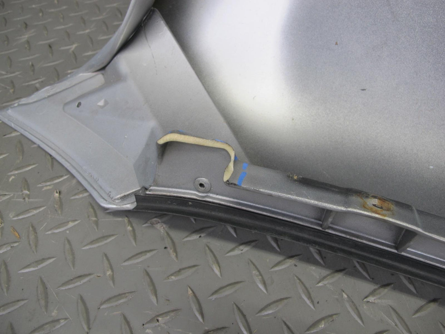 97-04 Chevrolet Corvette C5 Front Right Fender Shell Cover Panel Silver OEM