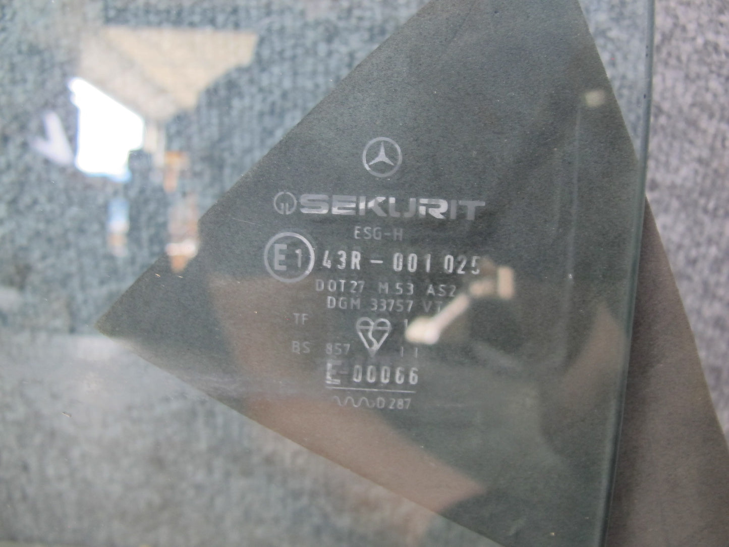 73-89 Mercedes R107 Convertible Front Right Passenger Door Glass Window OEM