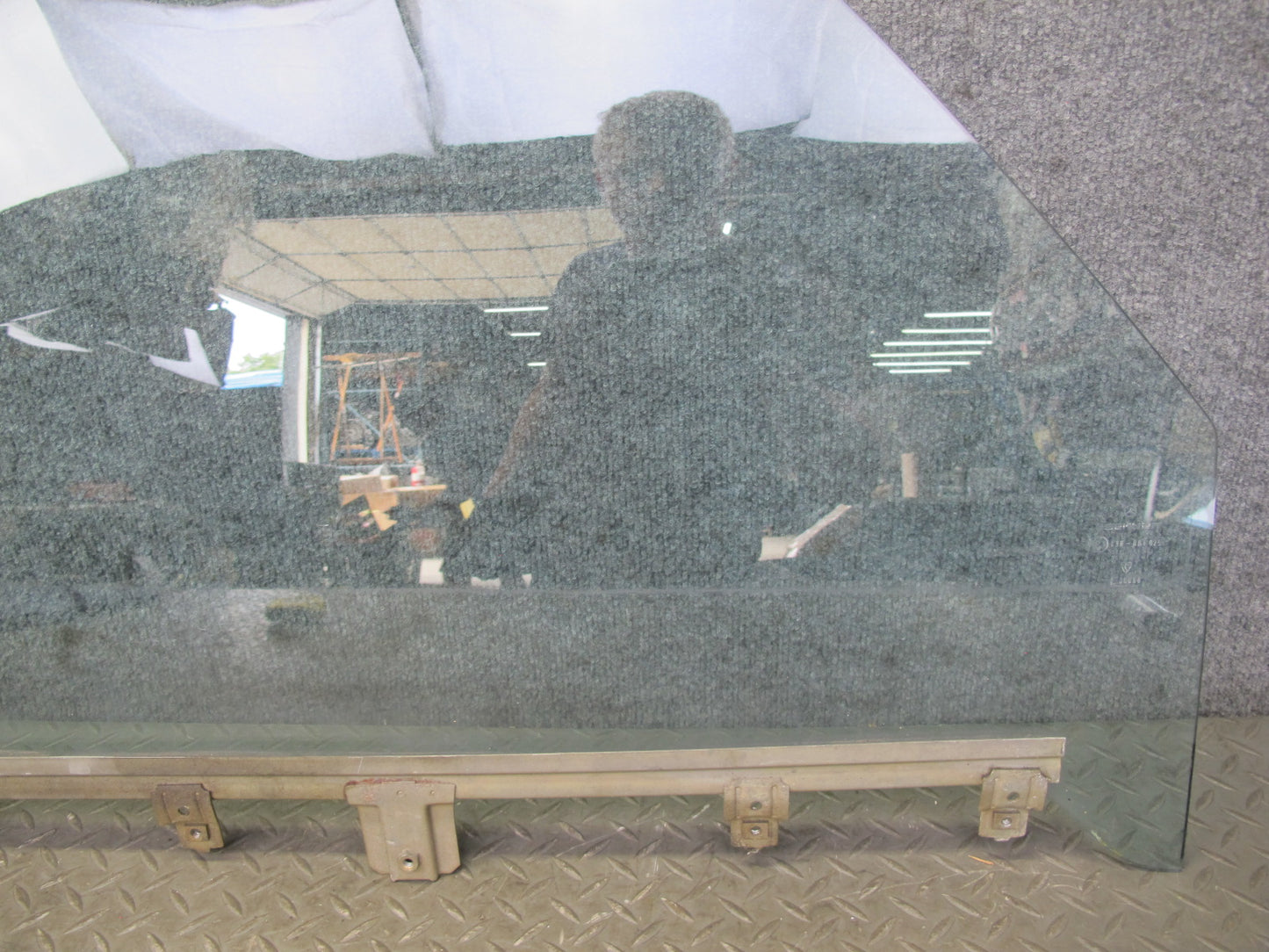 73-89 Mercedes R107 Convertible Front Right Passenger Door Glass Window OEM