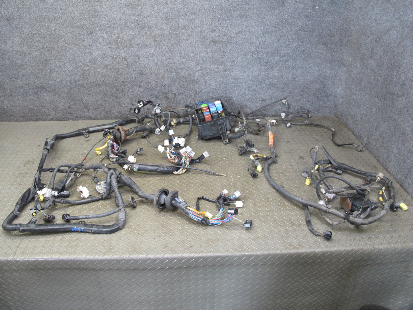 2000-2002 Lexus J100 LX470ENGINE Motor Bay Wire Harness W/ Fuse Relay Box Assy
