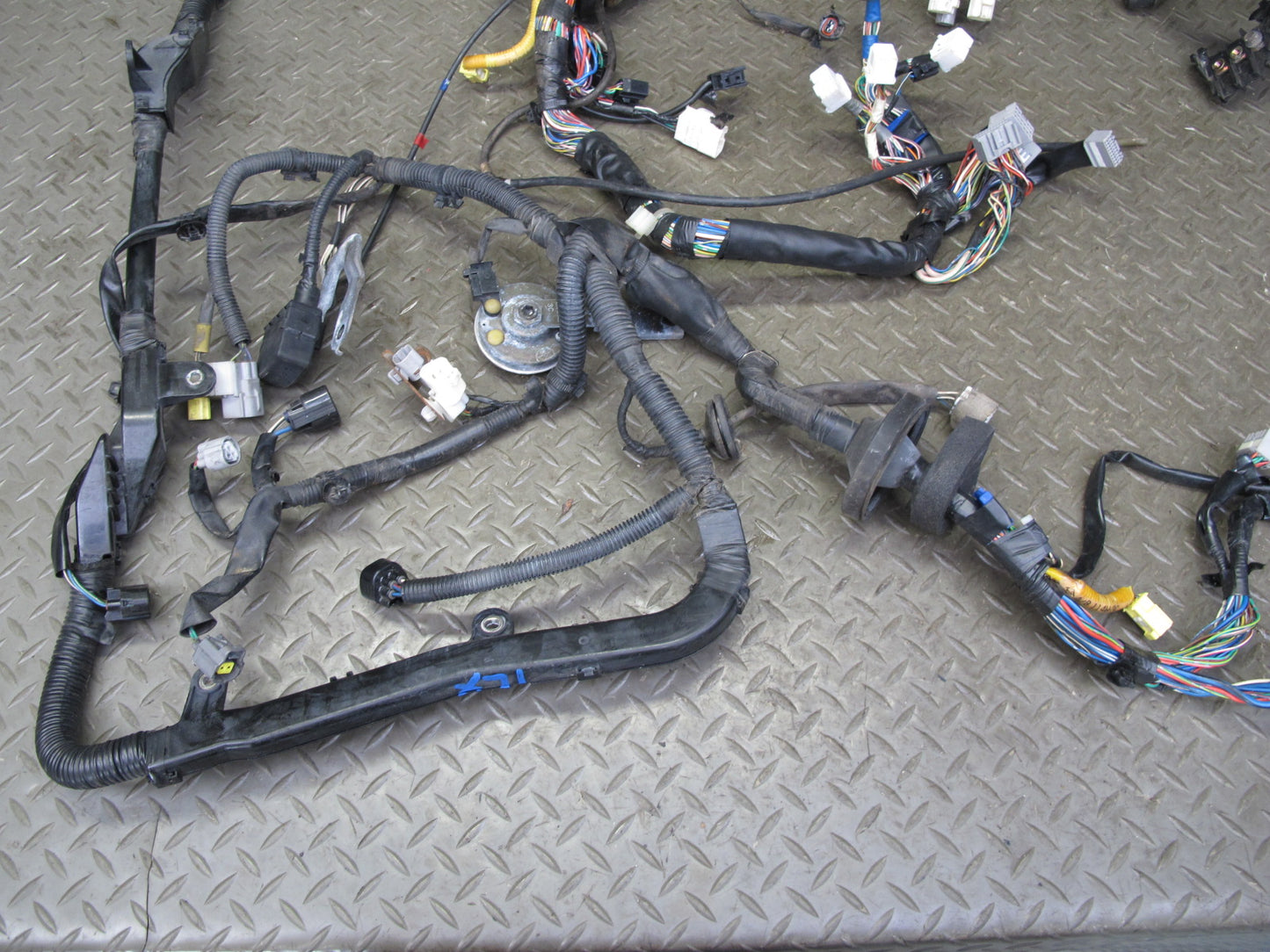 2000-2002 Lexus J100 LX470ENGINE Motor Bay Wire Harness W/ Fuse Relay Box Assy