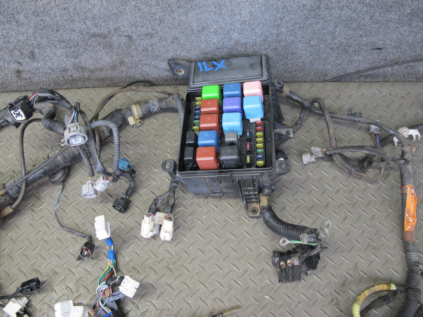 2000-2002 Lexus J100 LX470ENGINE Motor Bay Wire Harness W/ Fuse Relay Box Assy