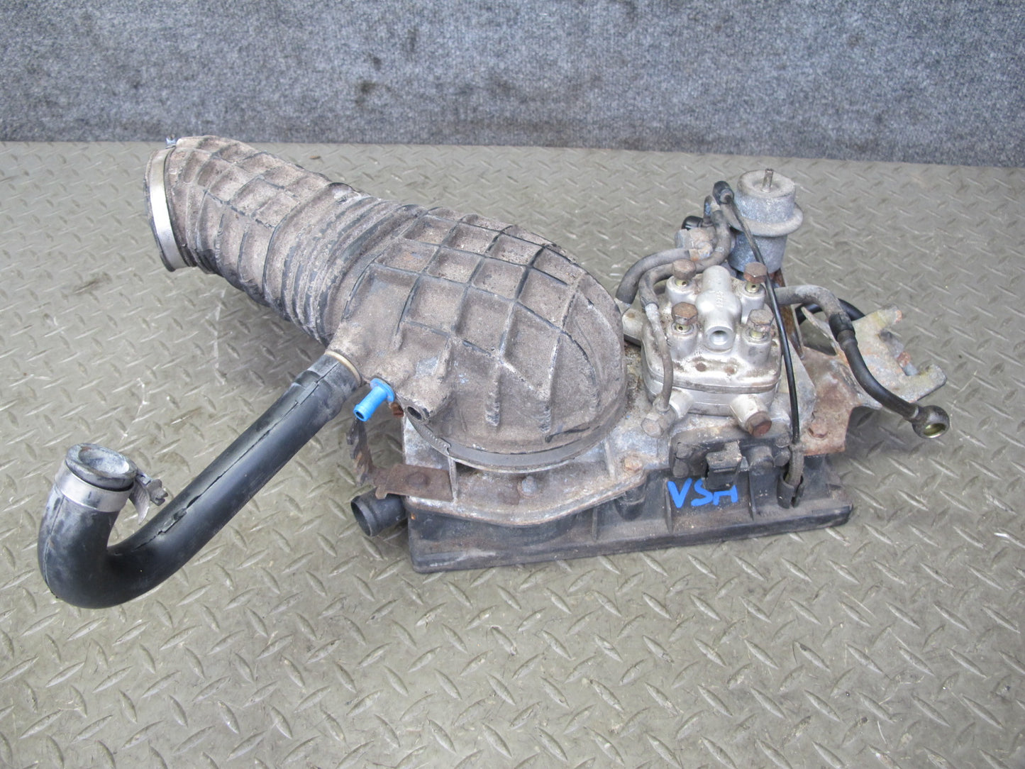 87-88 VW Scirocco 1.8L L4 PL Fuel Injection Distributor Throttle Assy OEM