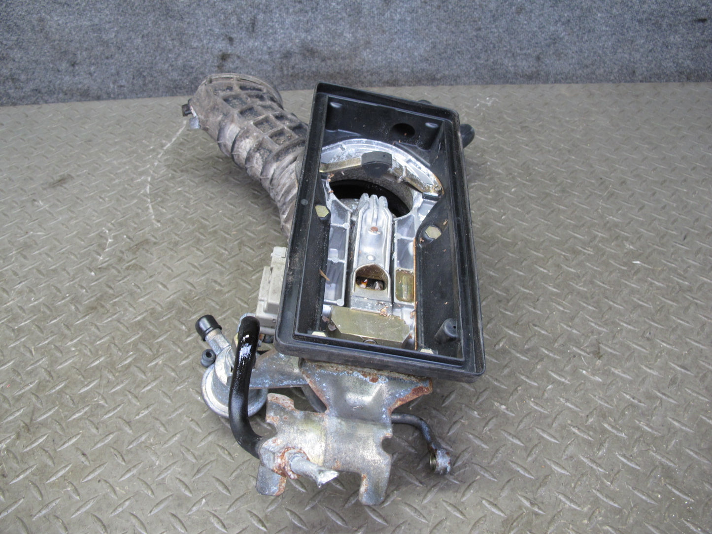 87-88 VW Scirocco 1.8L L4 PL Fuel Injection Distributor Throttle Assy OEM