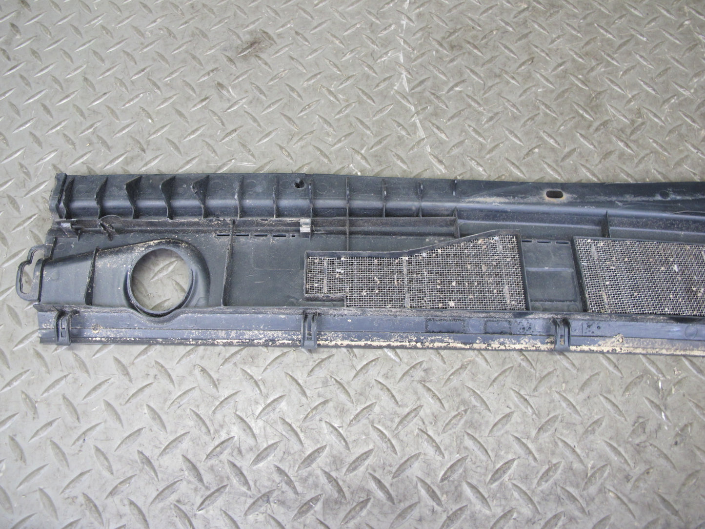 1998-2007 Lexus J100 LX470 Front Windshield Left & Right Vent Cowl Seal Set