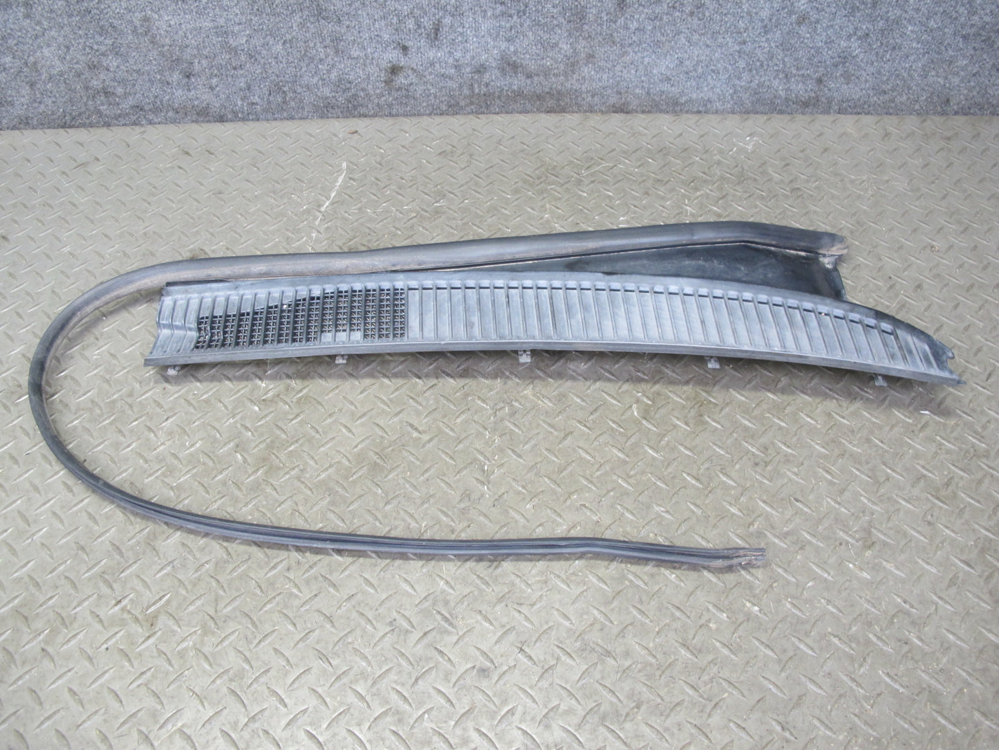 1998-2007 Lexus J100 LX470 Front Windshield Left & Right Vent Cowl Seal Set