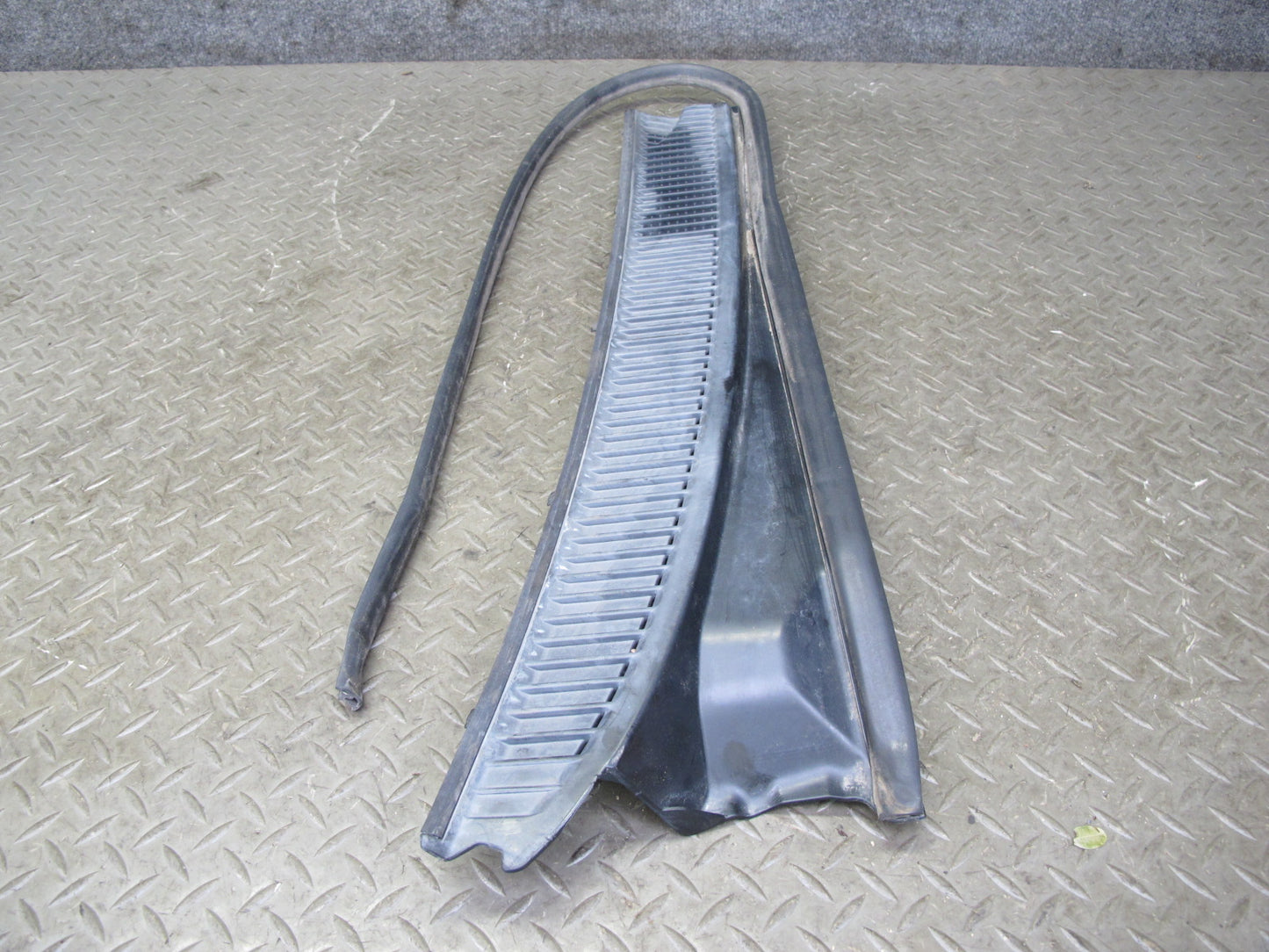 1998-2007 Lexus J100 LX470 Front Windshield Left & Right Vent Cowl Seal Set