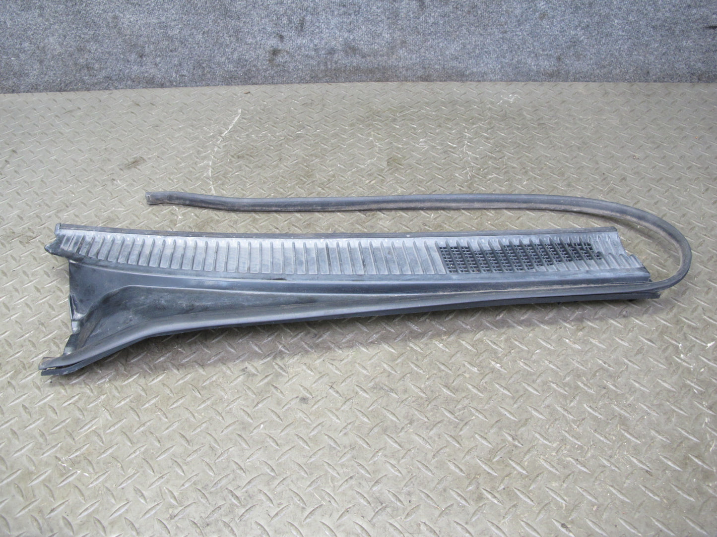 1998-2007 Lexus J100 LX470 Front Windshield Left & Right Vent Cowl Seal Set